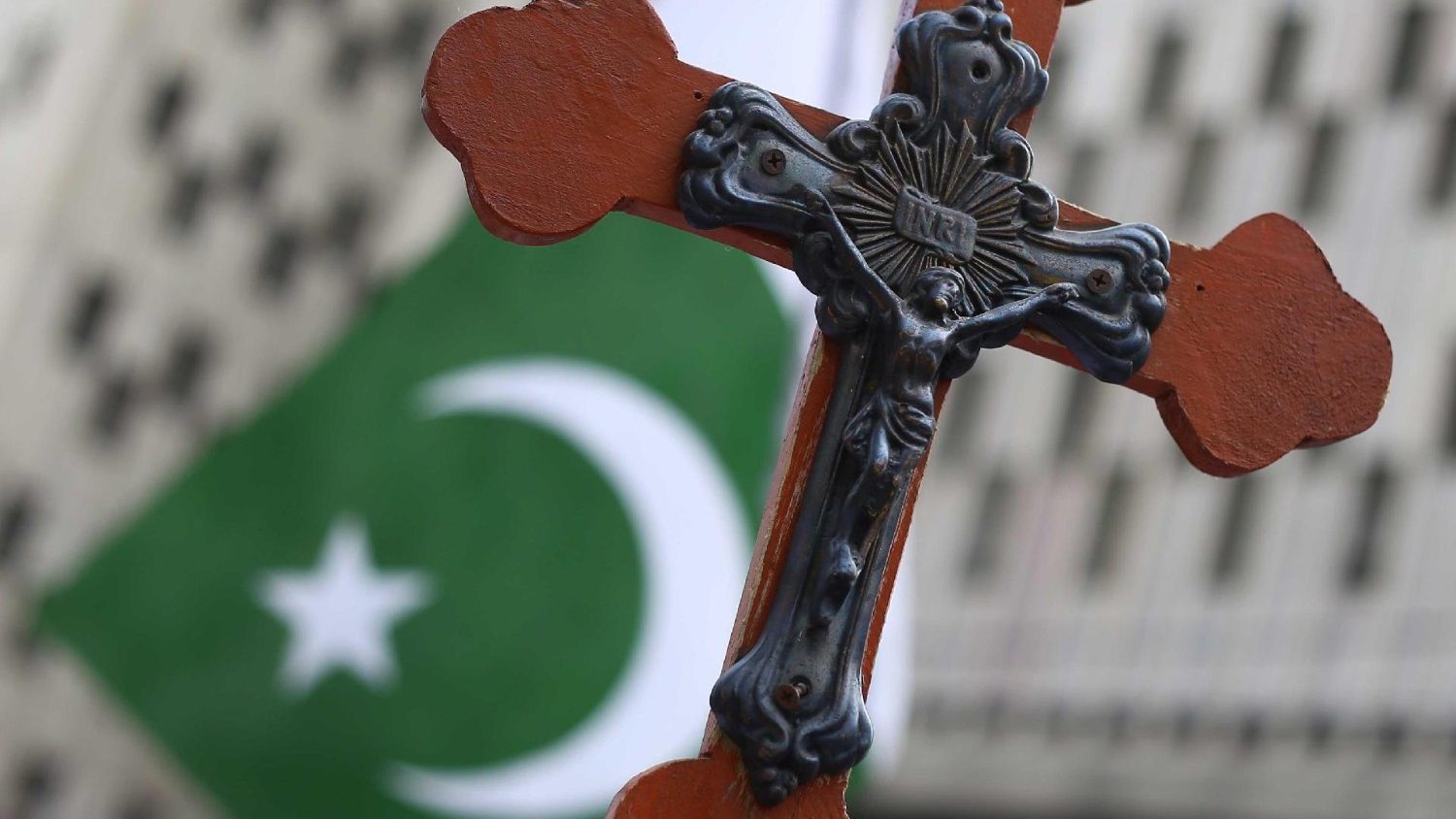 Holy Cross with Pakistan Flag